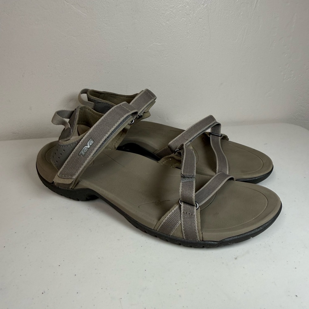 Teva Women's Verra sandals size 10